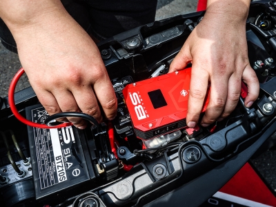 DẤU HIỆU NHẬN BIẾT ẮC QUY XE MÁY CẦN THAY MỚI